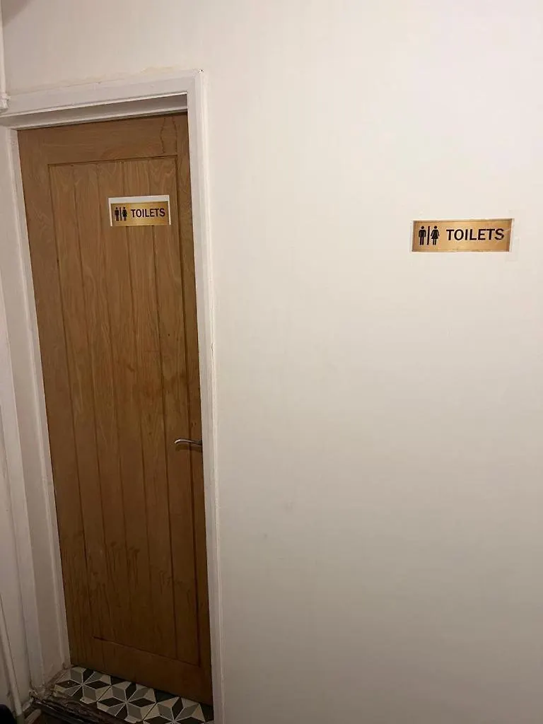 Twenty One Bed & Breakfast London