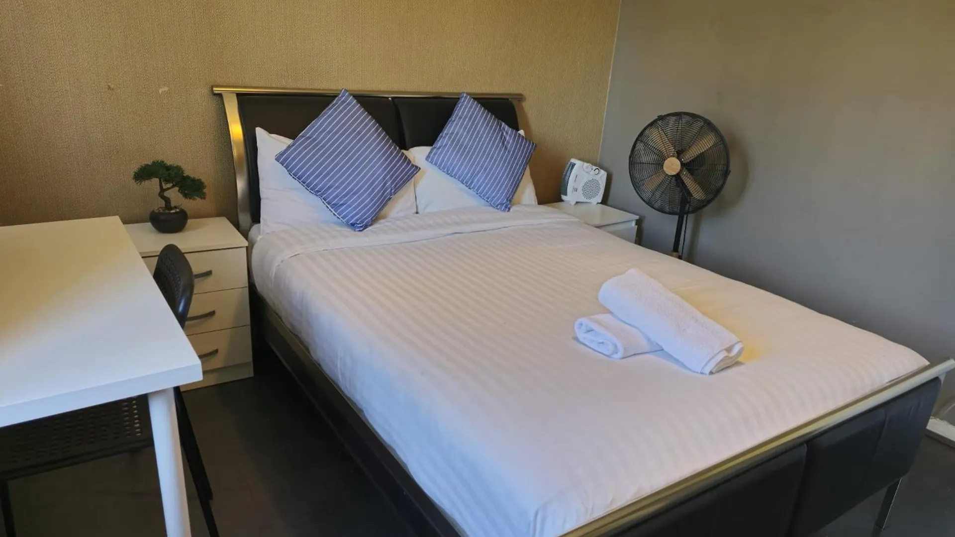 Twenty One Bed & Breakfast London
