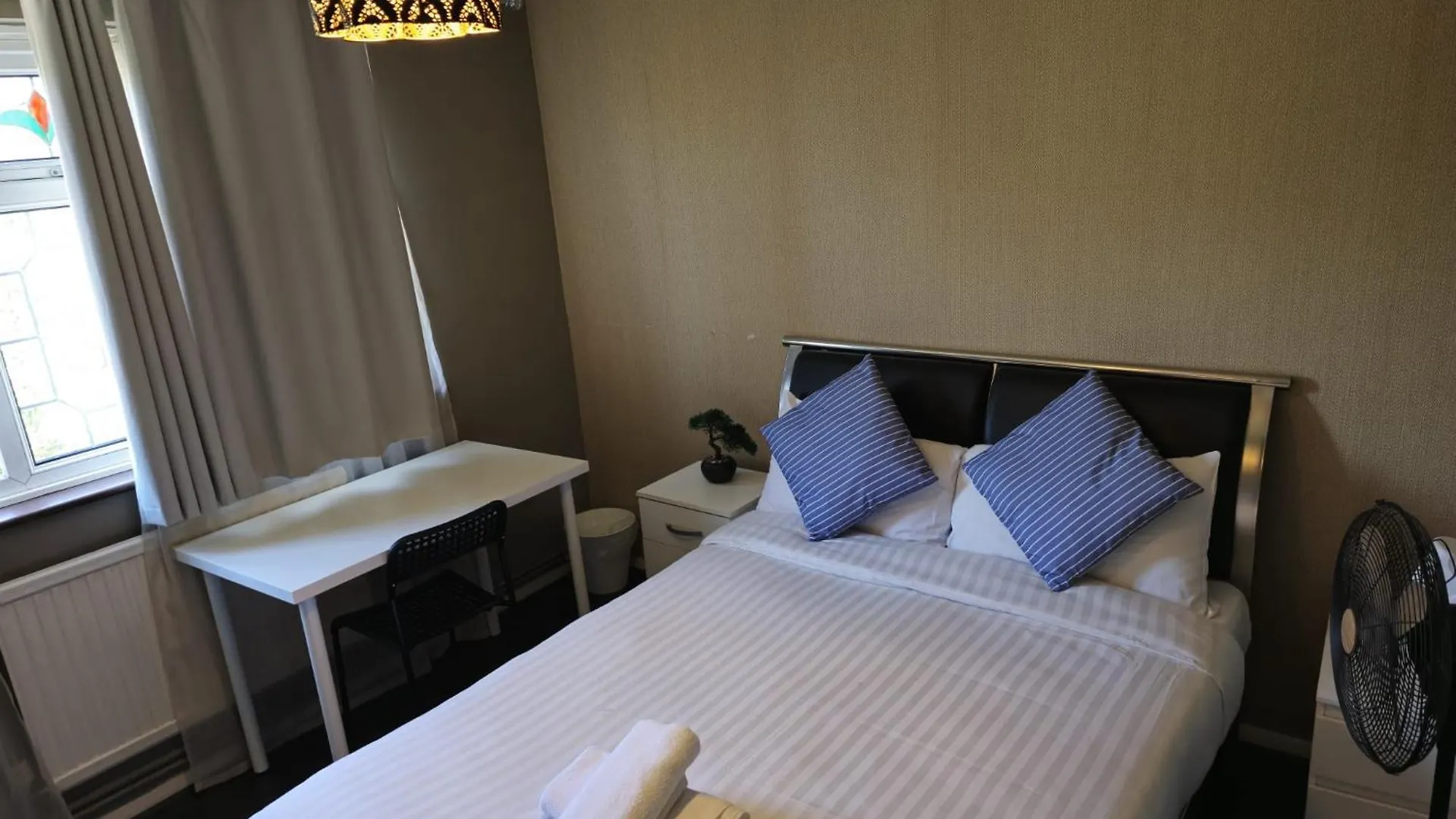 Twenty One Bed & Breakfast London