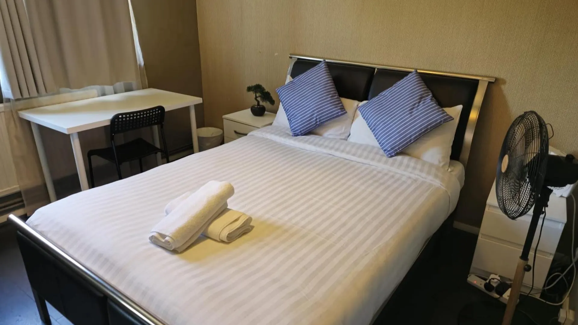 Twenty One Bed & Breakfast London