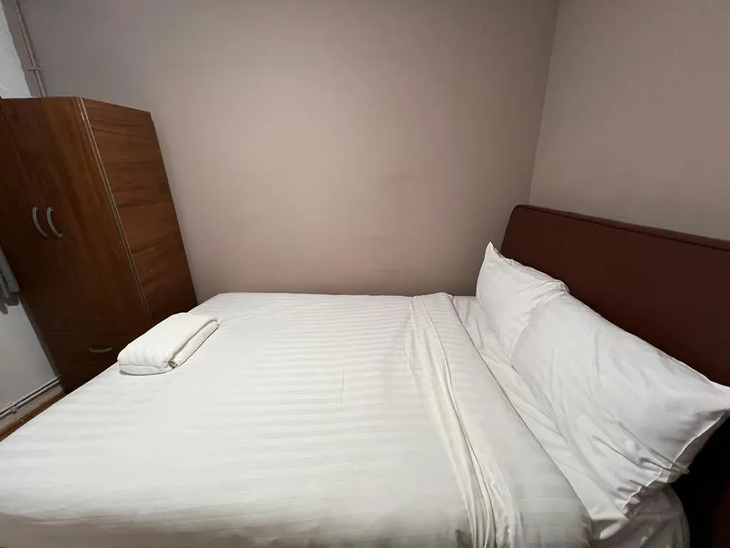 Twenty One Bed & Breakfast London