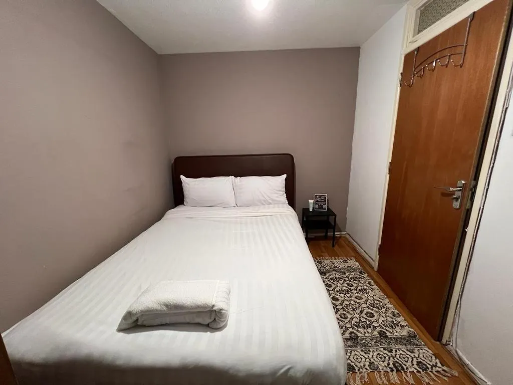 Twenty One Bed & Breakfast London