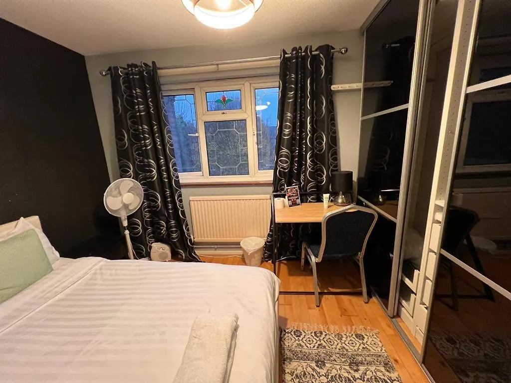 Twenty One Bed & Breakfast London