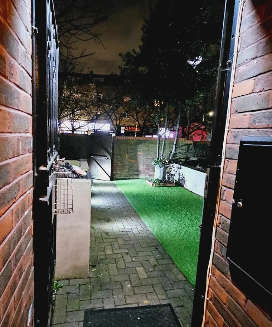 Twenty One Bed & Breakfast London