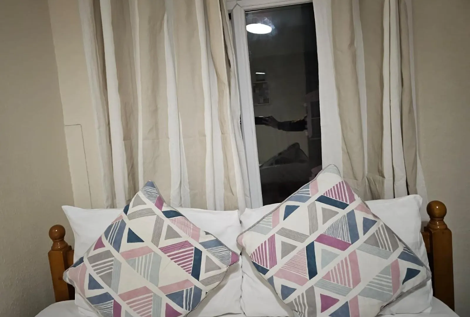 Twenty One Bed & Breakfast London