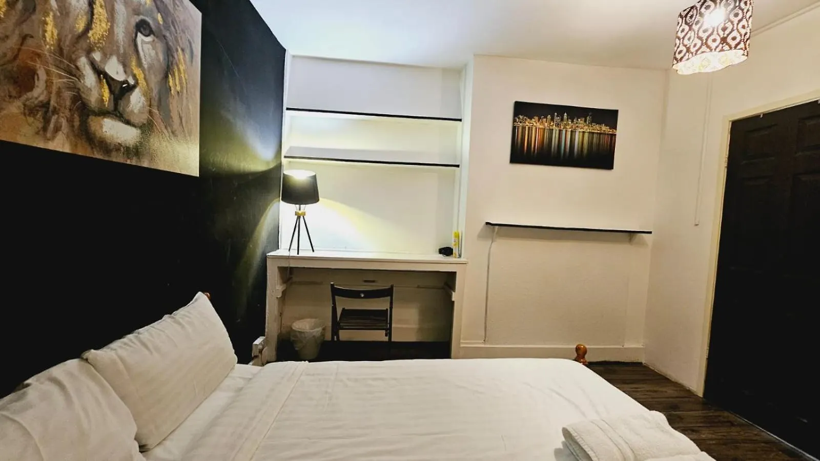 Twenty One Bed & Breakfast London