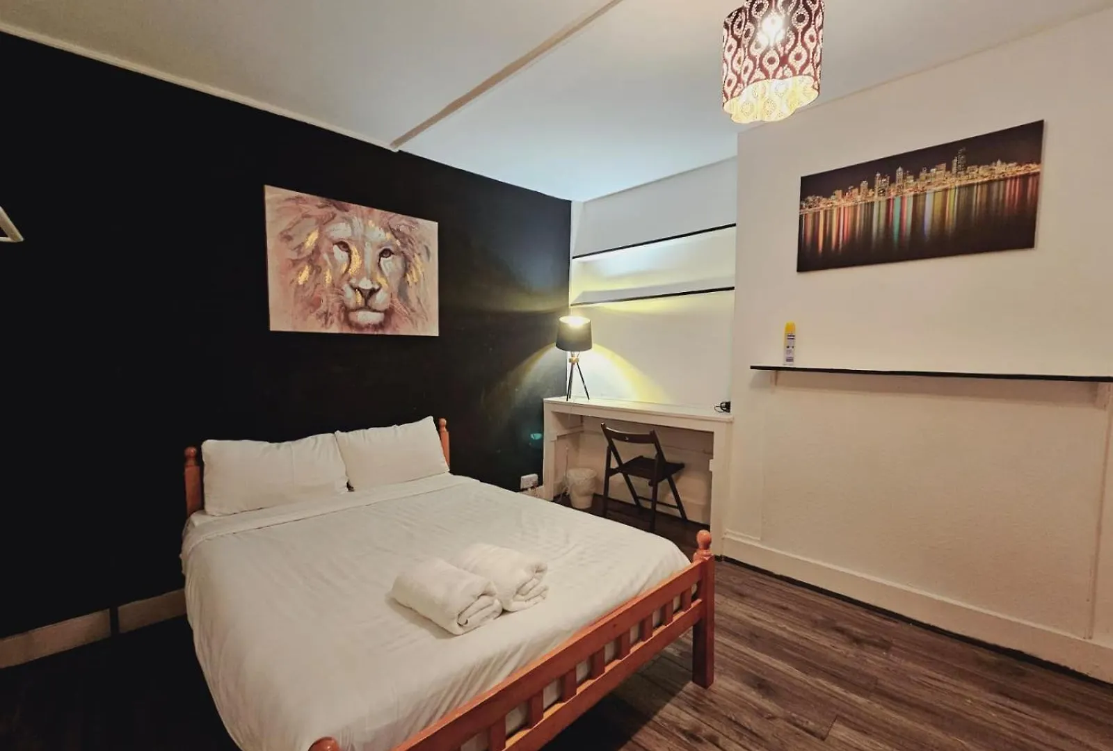 Twenty One Bed & Breakfast London