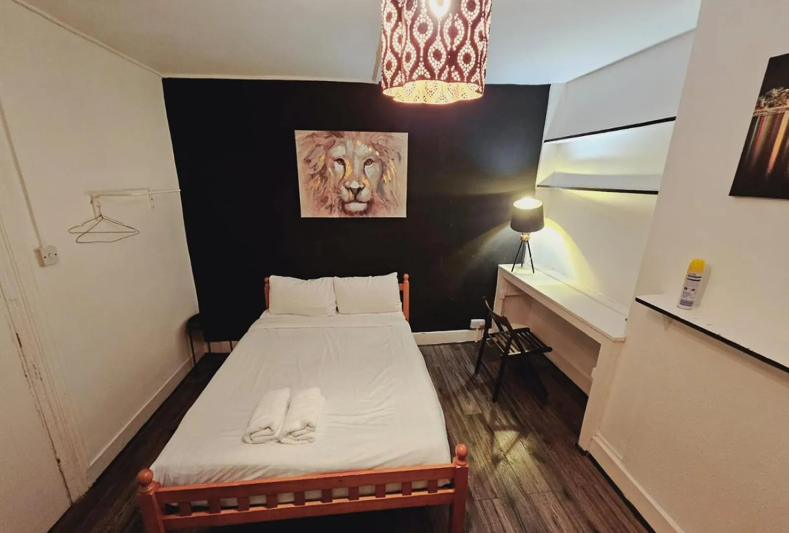 Twenty One Bed & Breakfast London
