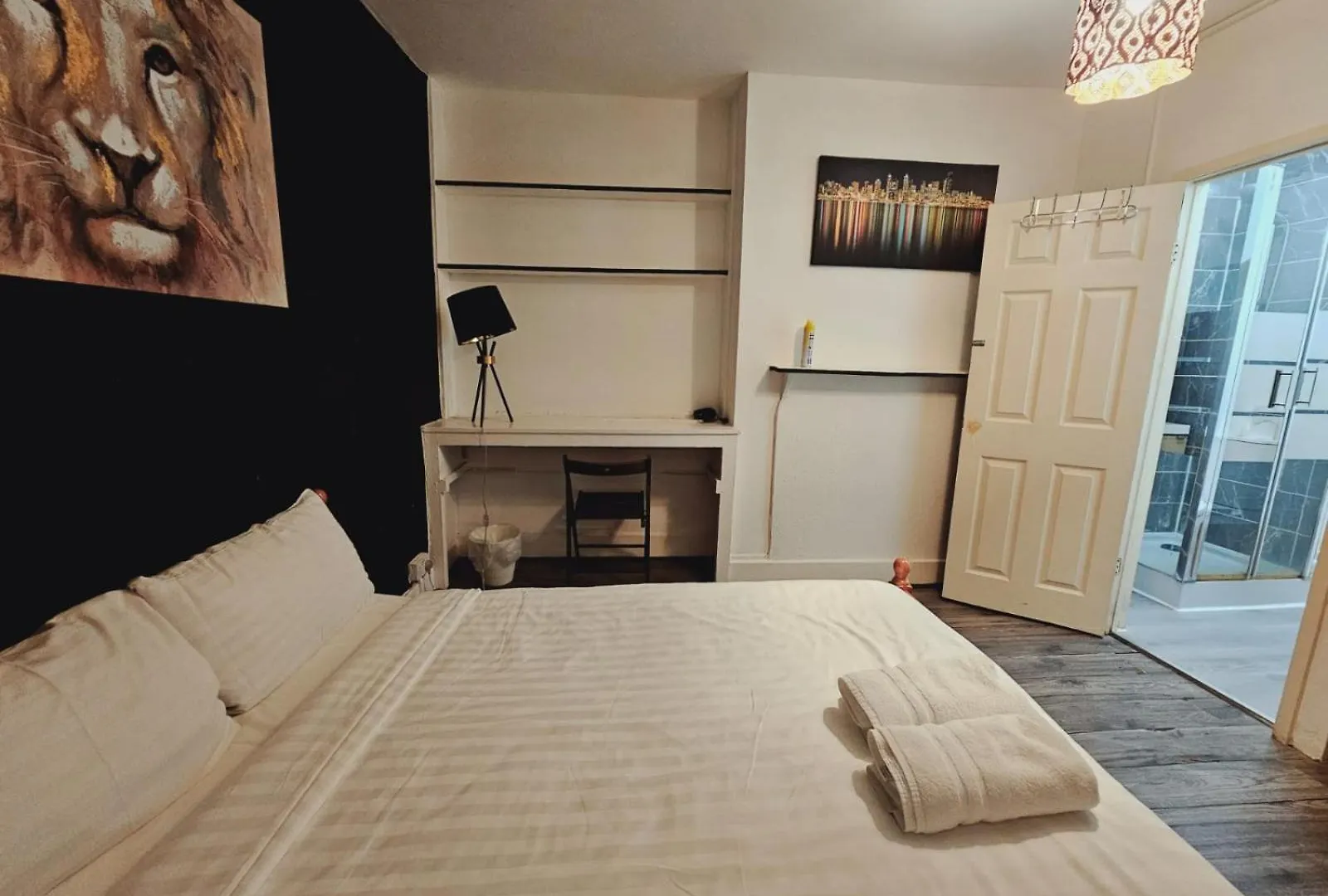 Twenty One Bed & Breakfast London