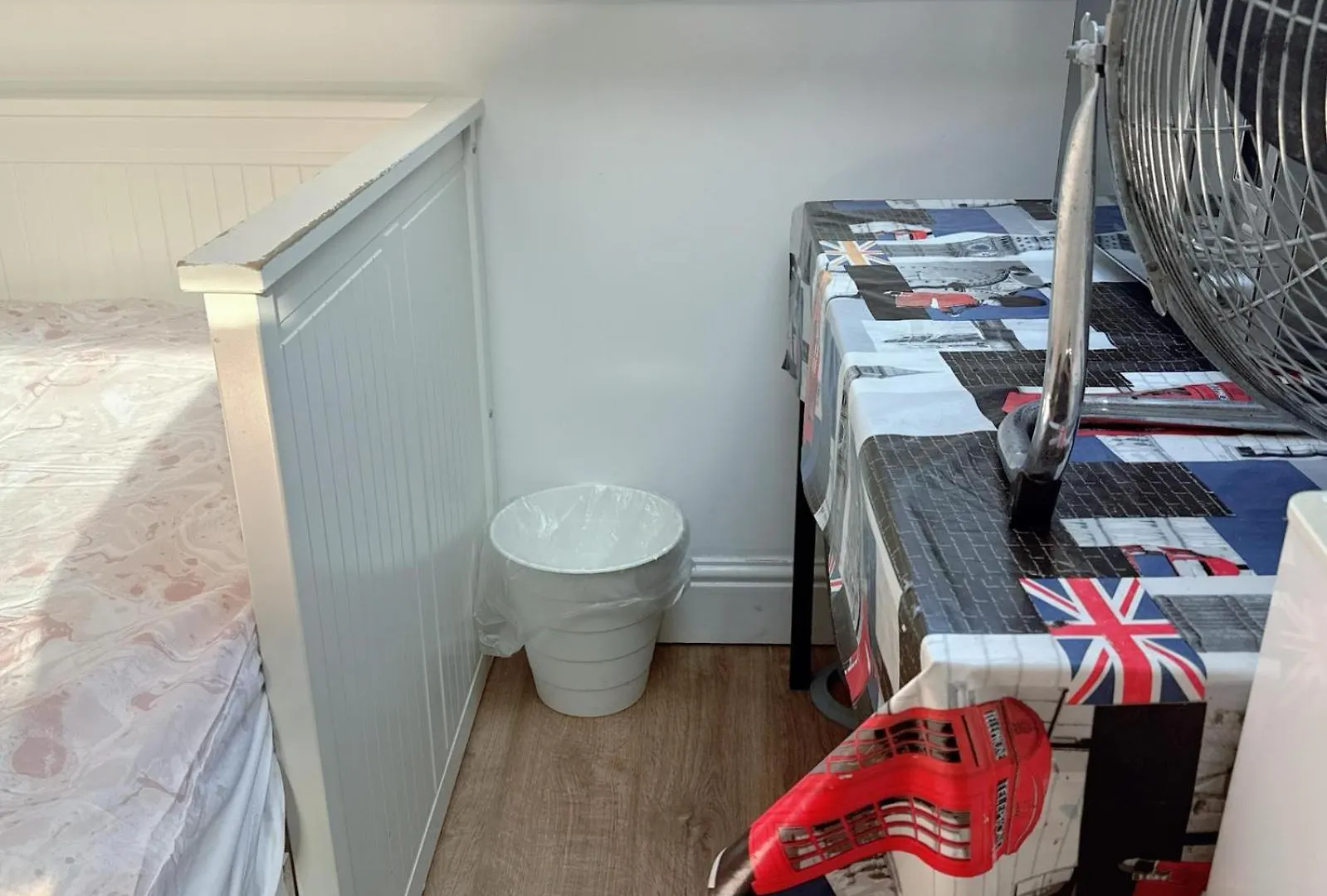 Twenty One Bed & Breakfast London